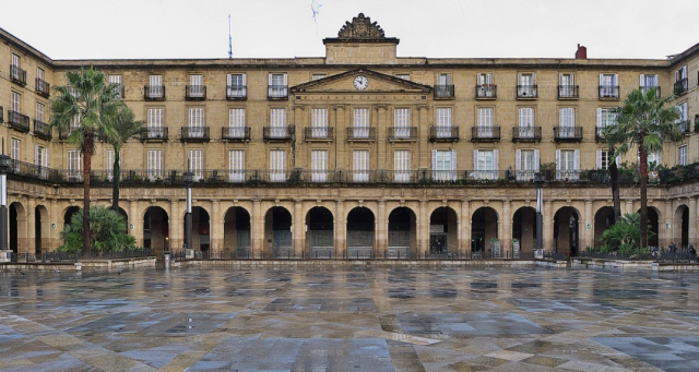 Plaza Nueva de Bilbao | Wikicommons. Autor: Jose Luis Filpo Cabana